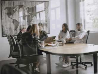 Cómo el factoring y el descuento de pagarés pueden ser el salvavidas de tu flujo de caja